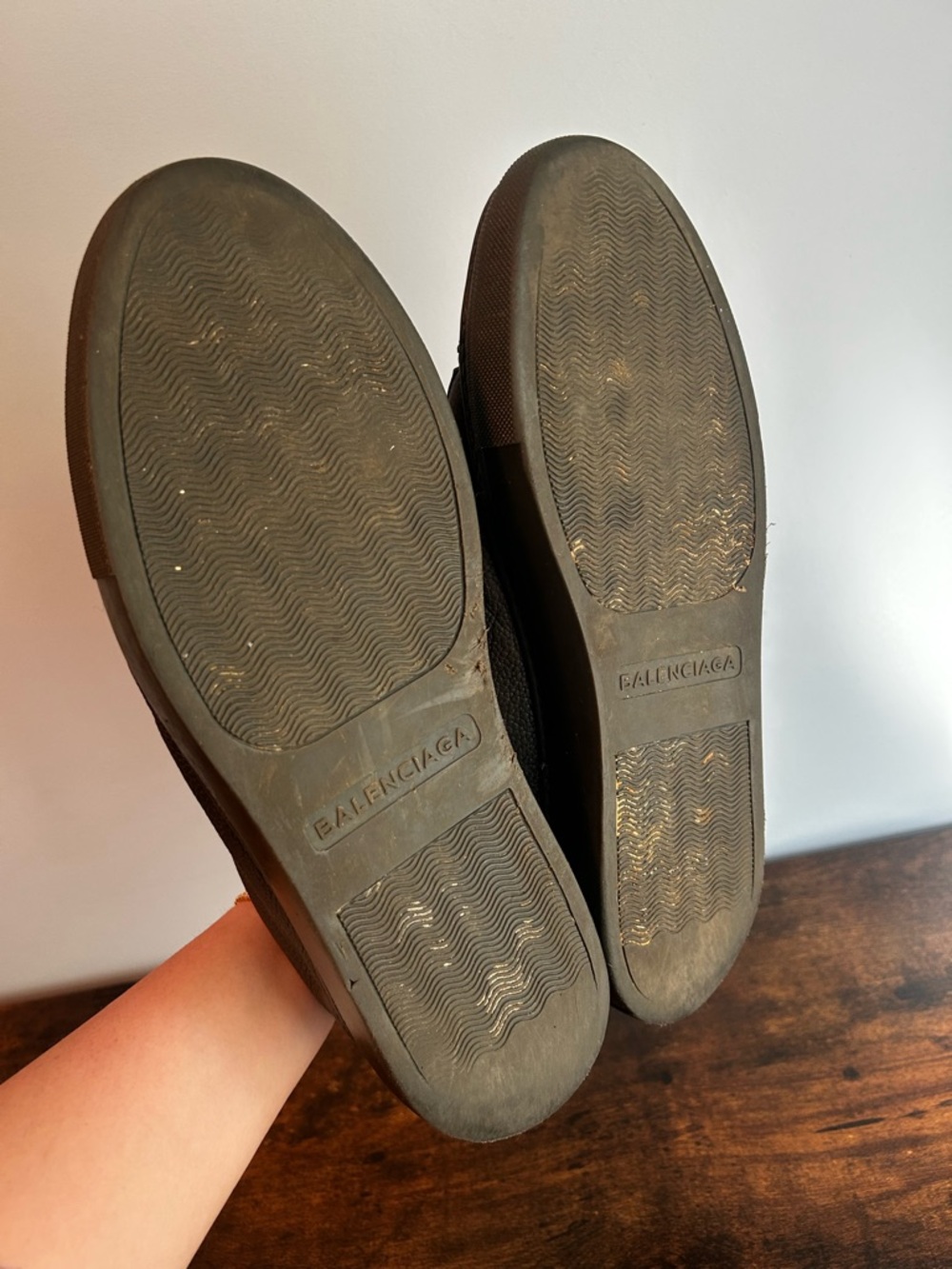 Balenciaga Arena Leather Low-Top Sneakers - Picture 4 of 12